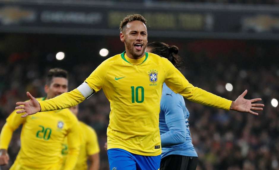 Com gol de pênalti, Brasil vence Uruguai em jogo disputado