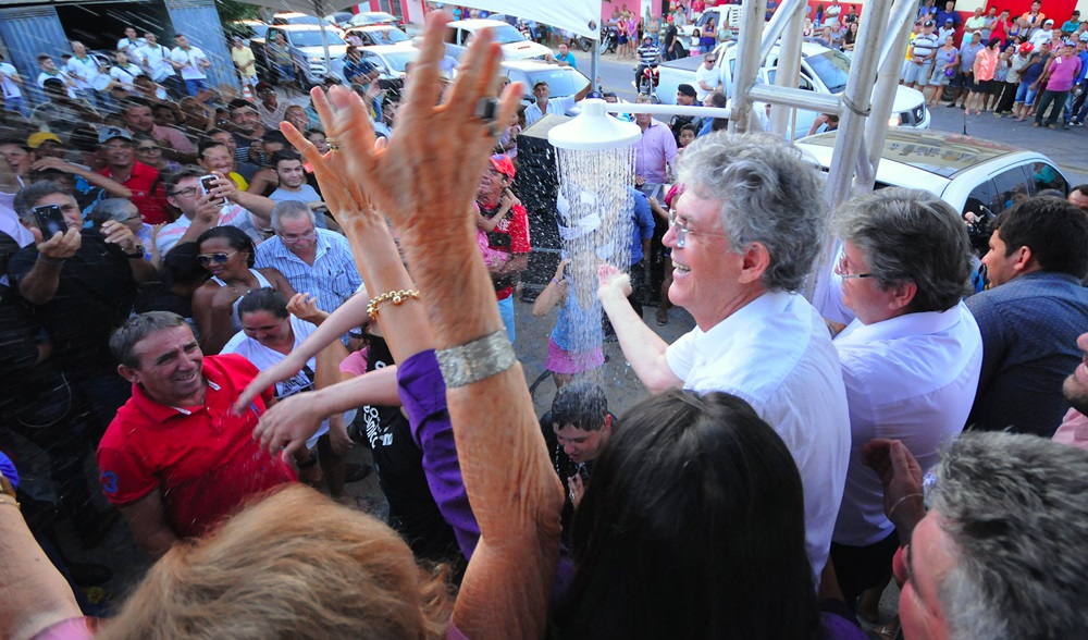 Ricardo Coutinho entrega adutora que beneficia 12 mil moradores de Diamante e Boa Ventura