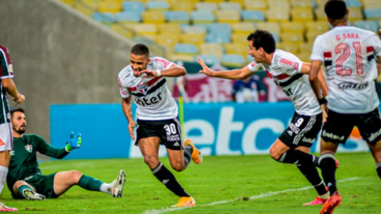 BRASILEIRÃO: São Paulo bate o Flu e dispara na liderança