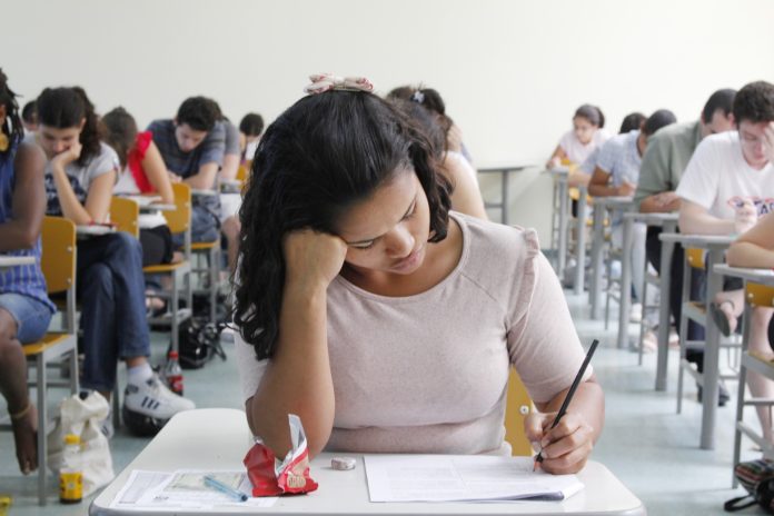 Começam inscrições para concurso com remunerações de até R$ 7,5 mil