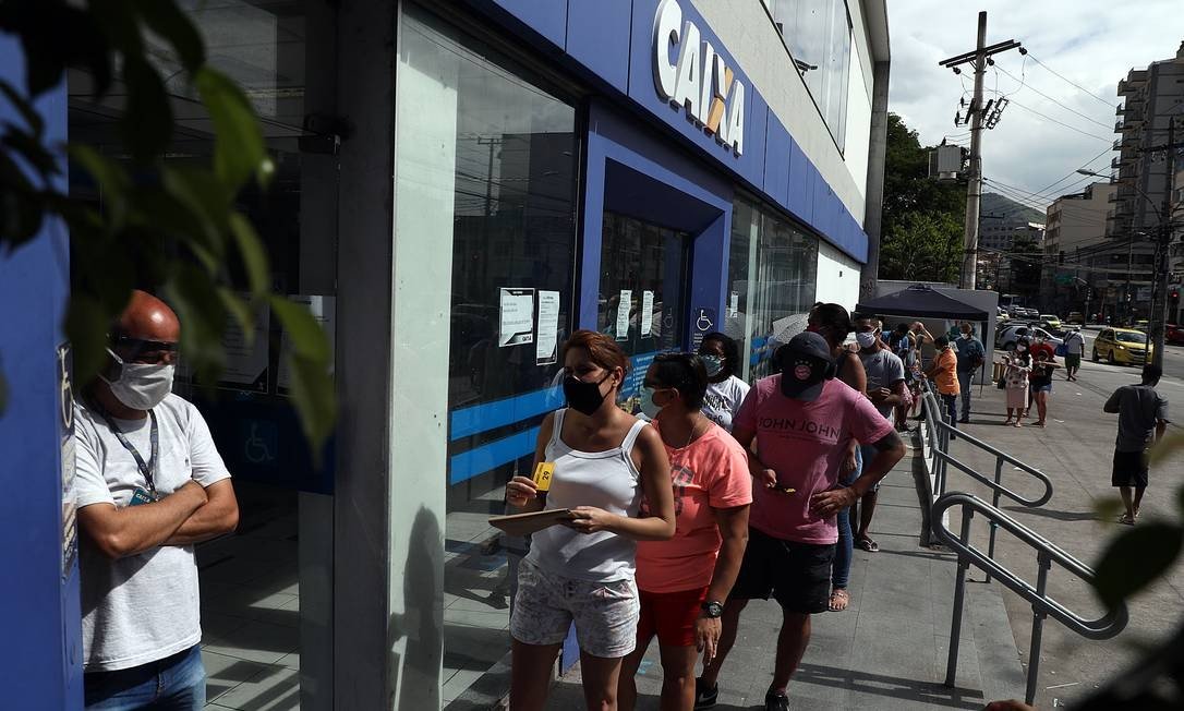 Governo decide pagar mais duas parcelas de R$ 300 do auxílio emergencial