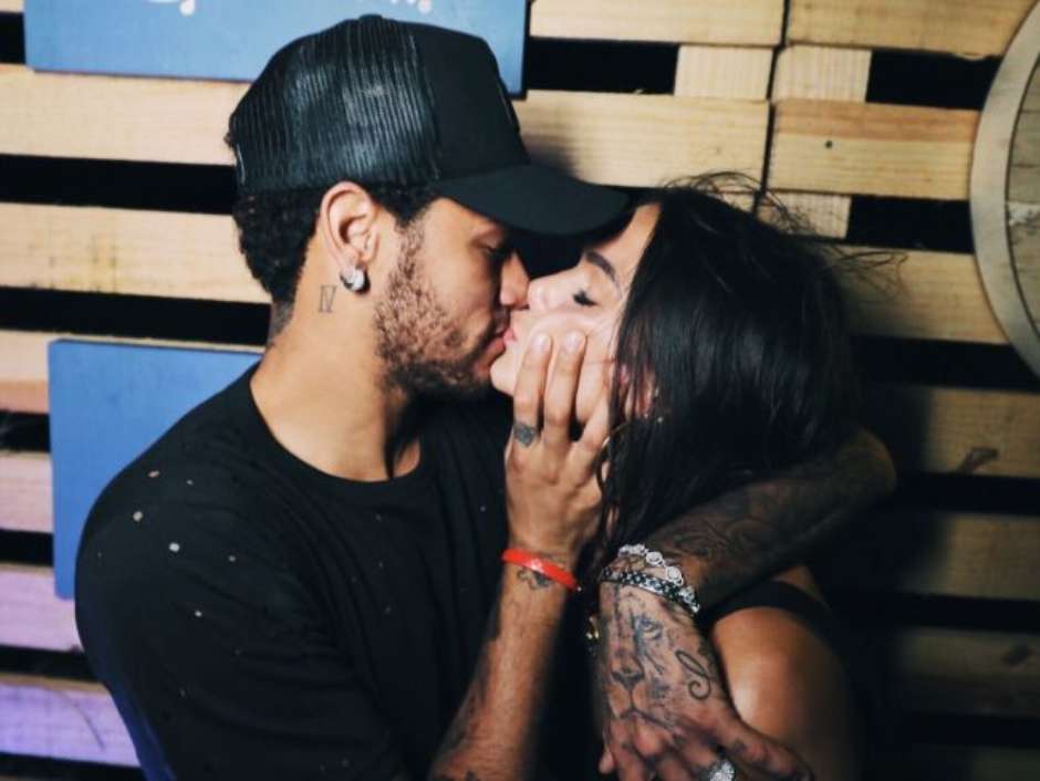 Neymar e Bruna Marquezine reatam namoro em Noronha