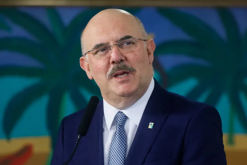 Polícia Federal prende ex-ministro da Educação Milton Ribeiro em São Paulo