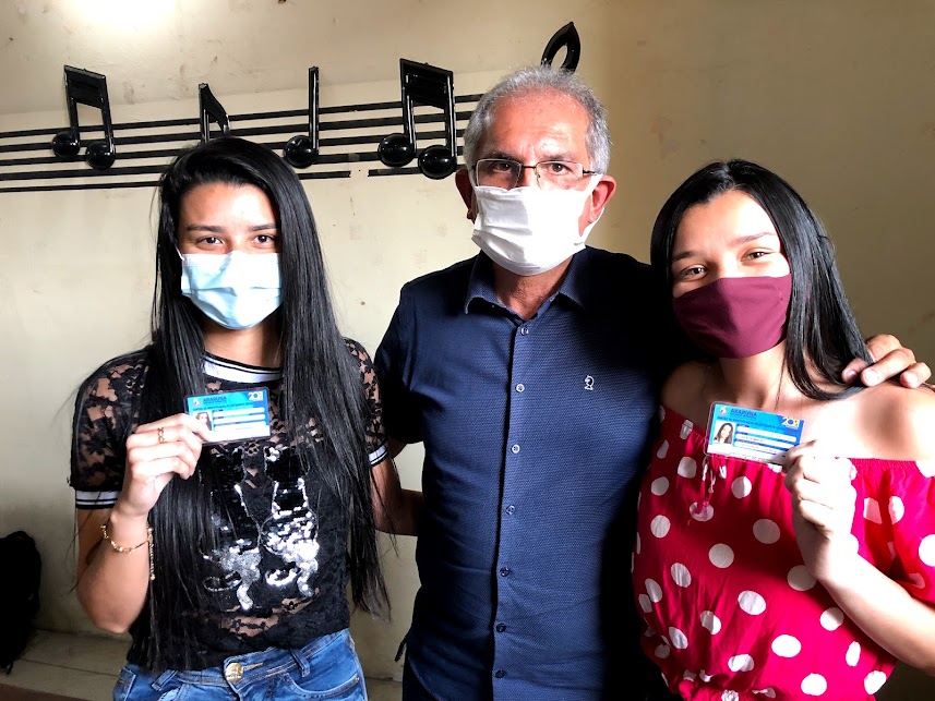 Prefeito Vital Costa participa de entrega das carteirinhas de acesso ao Transporte Universitário Gratuito