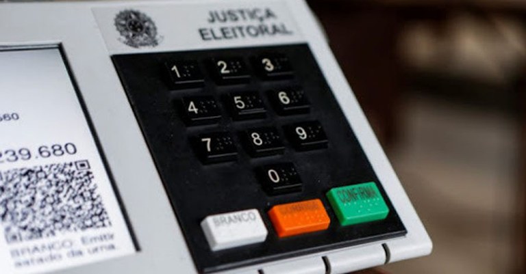 Senado aprova adiamento de eleição municipal para novembro