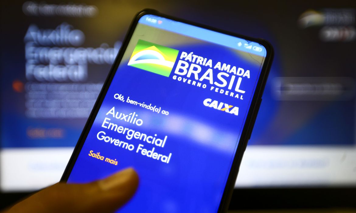 Senador faz proposta para estender auxílio emergencial até 31 de março de 2021