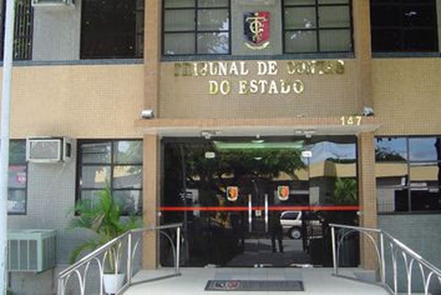 TCE multa Nelinho Costa, prefeito de Cacimba de Dentro, por excesso de contratos sem concurso público