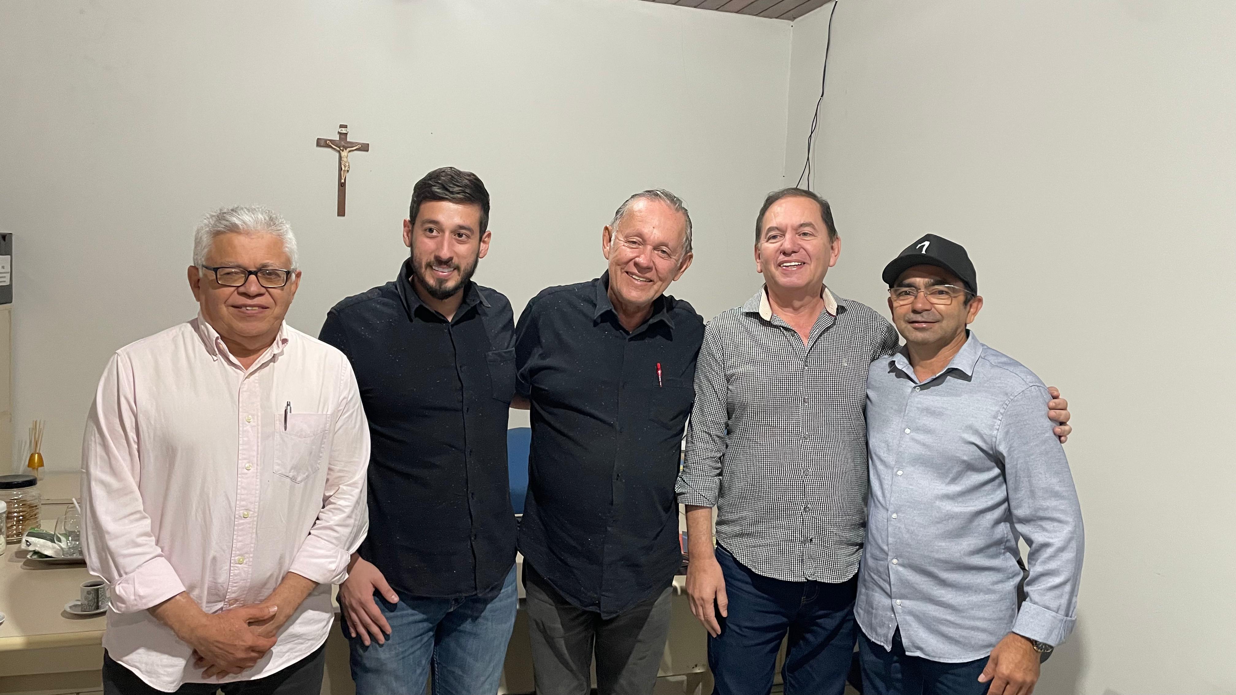 Prefeito Availdo Azevedo recebe Flaviano Lisboa, prefeito da cidade de Passa e Fica-RN