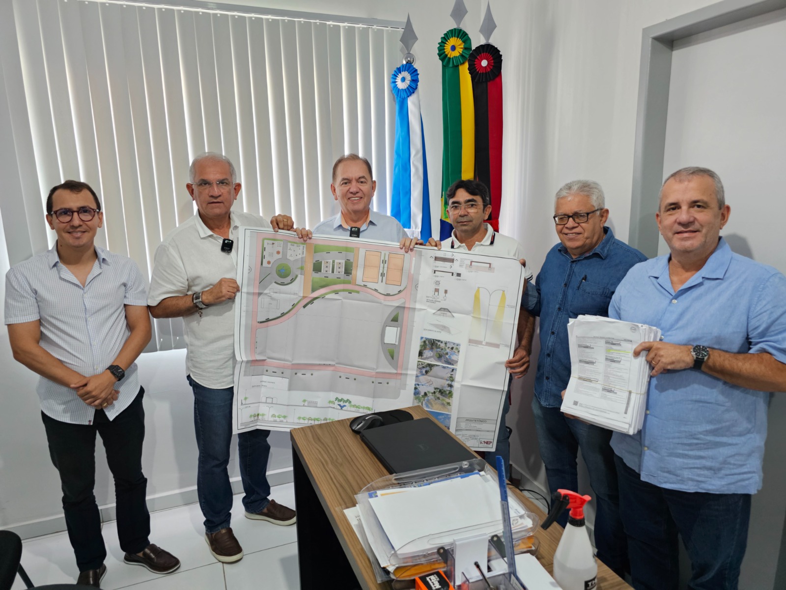 VÍDEO: Vital Costa entrega ao prefeito Availdo Azevedo projeto para Construção da Praça de Eventos, um investimento de R$ 1,6 milhão