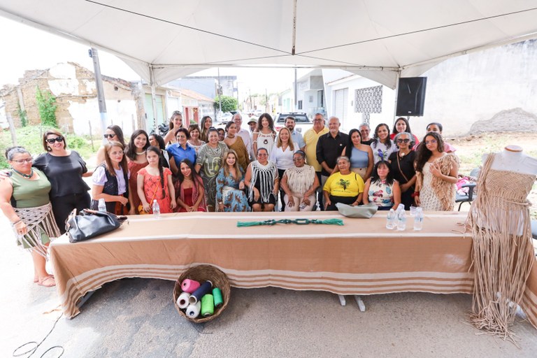 Primeira-dama do Estado visita Araruna e se reúne com artesãos que serão homenageados no 40° Salão do Artesanato Paraibano