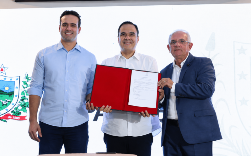Governador e ministro assinam convênio para qualificar profissionais do turismo na Paraíba