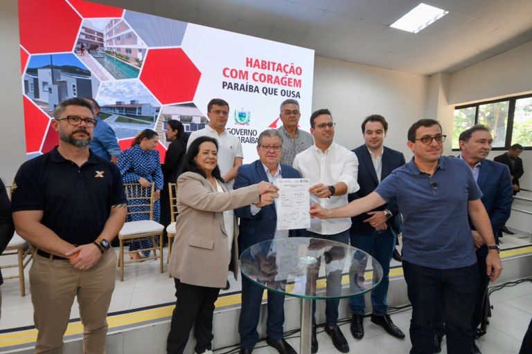 João Azevêdo anuncia construção de mais de 10.250 moradias e assegura recursos para população ter acesso à casa própria