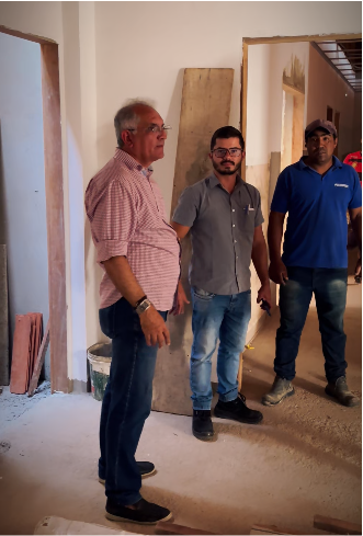 Prefeito Vital Costa vistoria obra do Hospital Municipal de Araruna