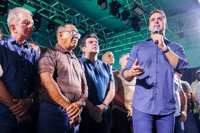 Lucas Ribeiro participa da Festa de Santos Reis em Tacima e celebra conclusão de estrada