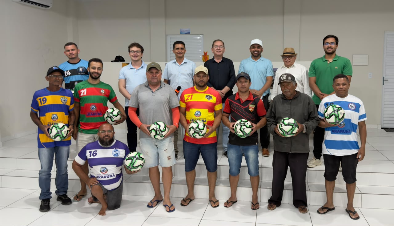 Prefeitura de Araruna entrega bolas às 12 equipes que disputam a Copa Araruna de Futebol 2026