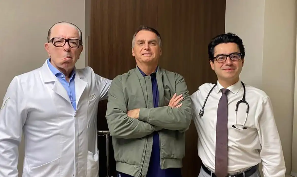 Jair Bolsonaro tem alta de hospital após tratamento para erisipela