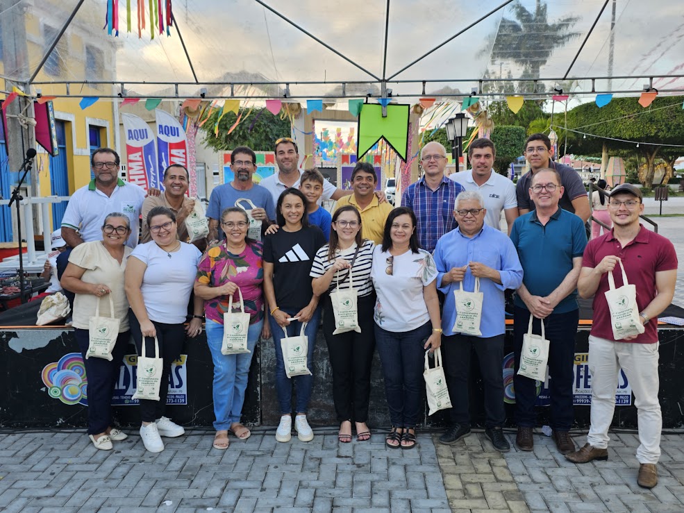1ª Caminhada Ecológica reúne alunos da rede pública em Araruna para a conscientização ambiental