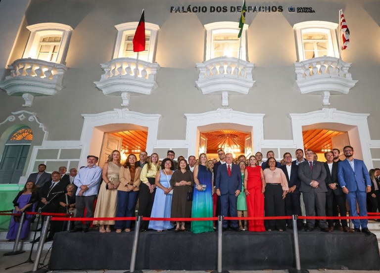 João Azevêdo entrega Palácio dos Despachos e diz que “obra traz o governo para o coração do nosso Centro Histórico”