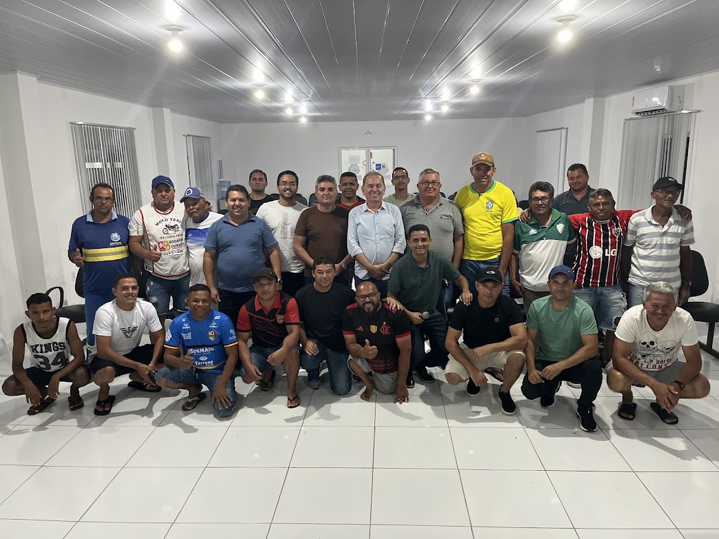 Prefeito Availdo Azevedo se reúne com dirigentes de futebol e anuncia início do Campeonato Municipal de Futebol de Araruna