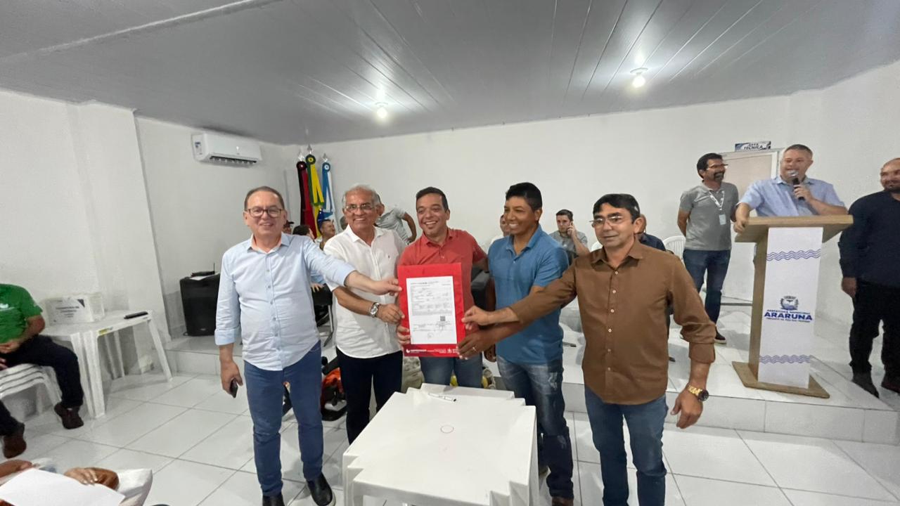 Prefeitura de Araruna e Governo da Paraíba firmam contratos do Empreender PB com 20 produtores de maracujá do município