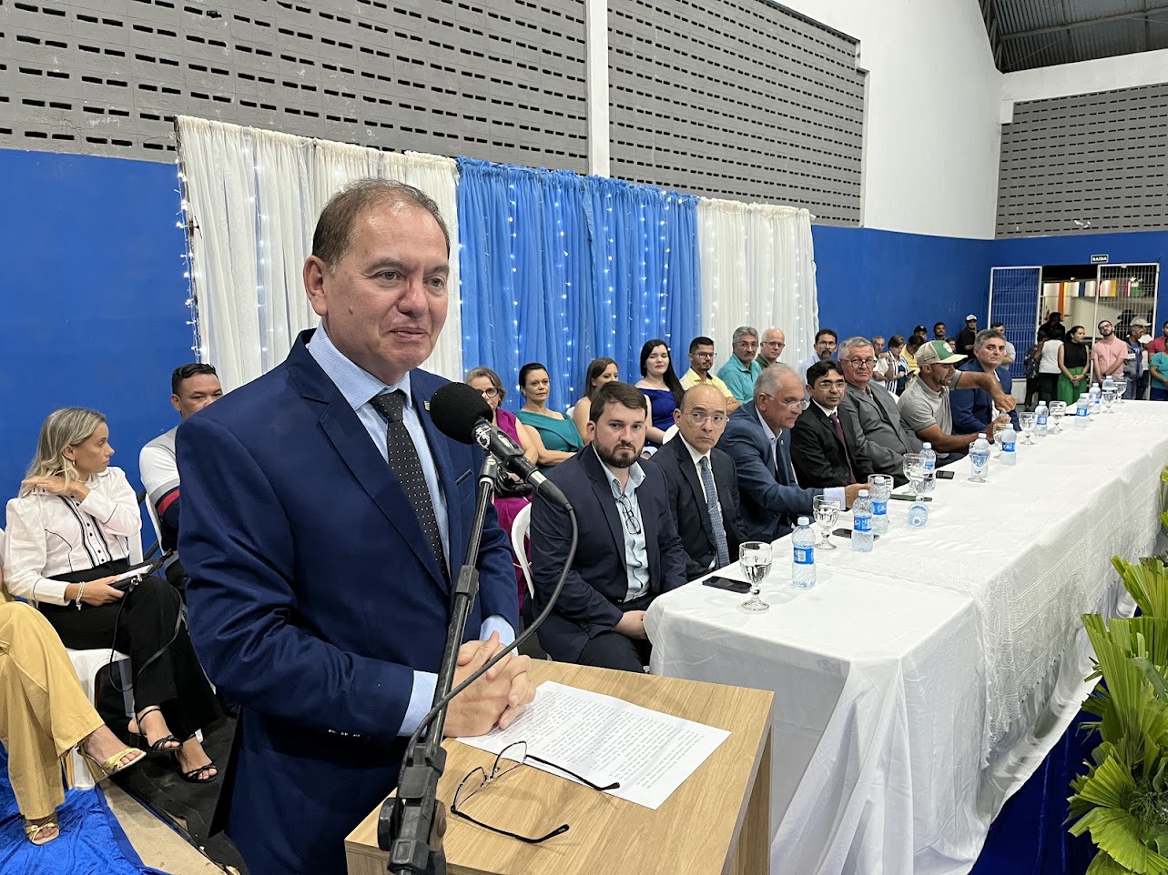 Em noite de festa é realizada a transmissão de cargo do prefeito Availdo Azevedo e vice-prefeito Iran Motos em Araruna