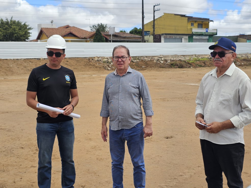 Prefeito Availdo Azevedo acompanha início das obras da nova Praça de Eventos de Araruna