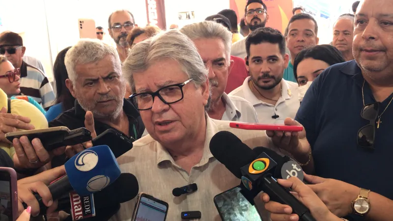 João Azevedo rebate queixas de deputadas do PP e lembra projeto com partido para 2026
