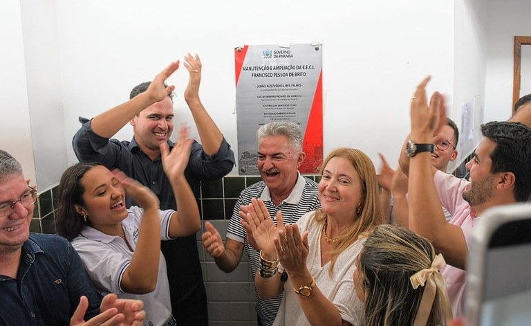 Lucas Ribeiro entrega escola em Araçagi e inspeciona obras de rodovias em Itapororoca e Curral de Cima