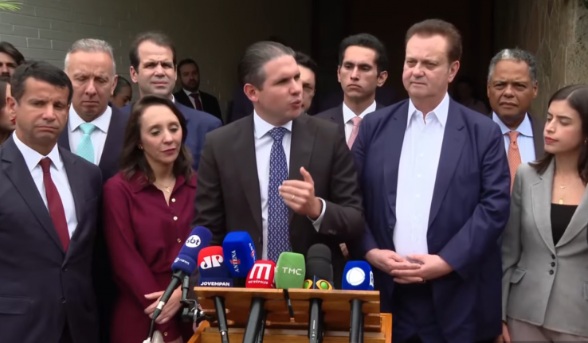 Hugo Motta quer votar sistema distrital misto e regras para redes sociais ainda neste ano