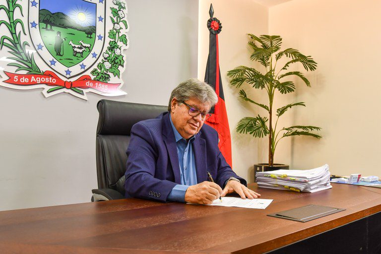 João Azevêdo nomeia 214 aprovados da segunda turma do concurso da Polícia Civil da Paraíba