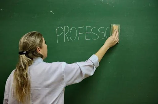 Professores contratados na Paraíba terão salário elevado ao piso nacional, anuncia João Azevêdo