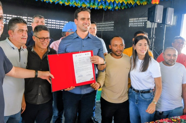 Governador Lucas Ribeiro autoriza obras, firma convênios e destina R$ 10 milhões para Areia e Alagoa Nova