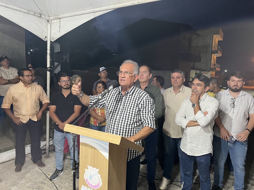 Prefeito de Araruna, Vital Costa inaugura pavimentação da Rua Padre Joel