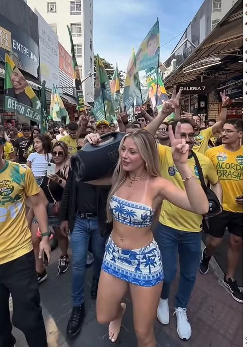 'Loira do Flávio': perfil de apoiadora do candidato à presidência foi gerado por IA para vender conteúdo adulto