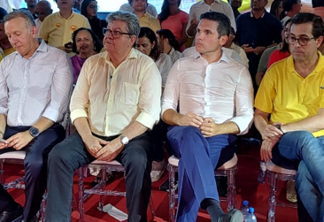 João Azevedo assume presidência estadual do PSB falando em unidade do bloco para 2026