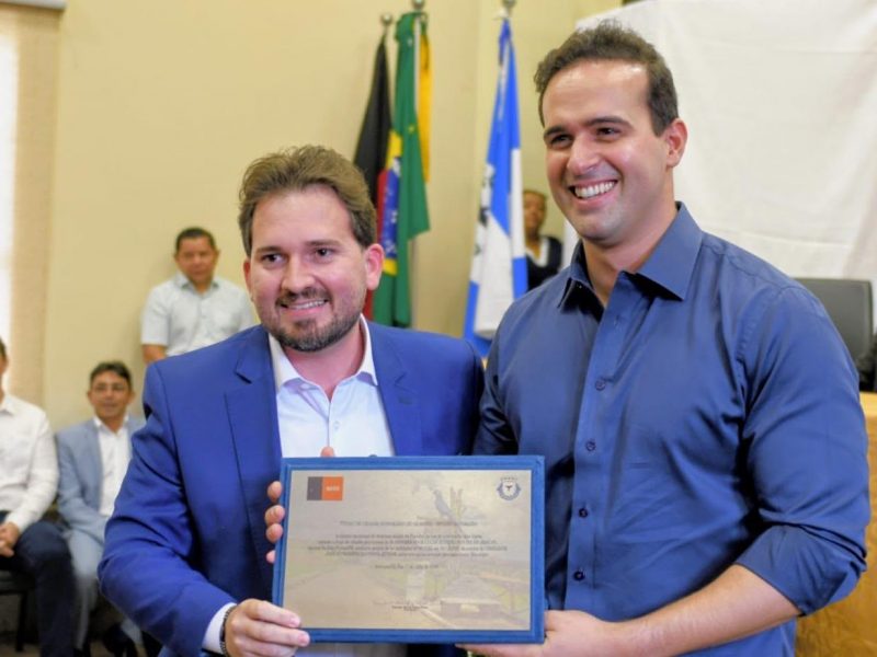 Lucas Ribeiro recebe título de cidadania de Araruna e visita estrada da Pedra da Boca
