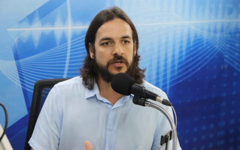 Na mira da justiça: Pedro é processado por poesia em campanha de 2024