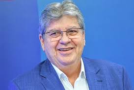 João Azevêdo inaugura escolas e entrega equipamentos da saúde na região do Brejo e preside audiência do ODE em Bananeiras