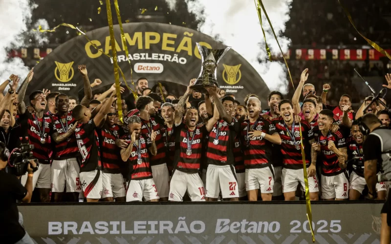 Flamengo conquista Campeonato Brasileiro e já foca no Intercontinental