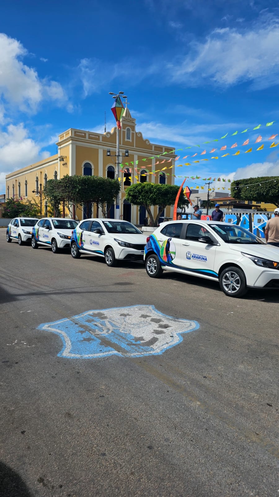 Prefeito Availdo Azevedo vistoria novos veículos que reforçarão a frota municipal de Araruna