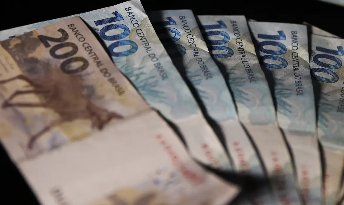 FGTS distribuirá quase R$ 13 bi do lucro de 2024