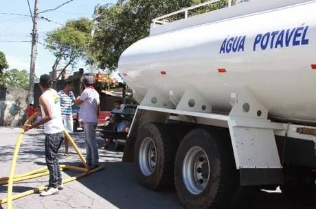 Suspensão da Operação Carro-Pipa deve deixar 275 mil paraibanos sem acesso à água