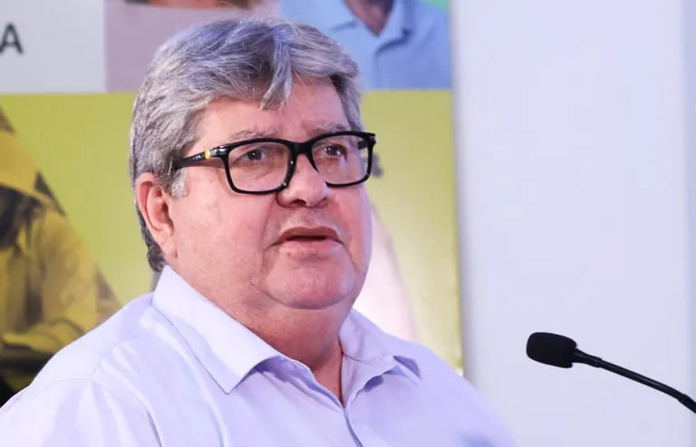 Governador João Azevedo divulga datas para pagar salários de servidores; veja calendário