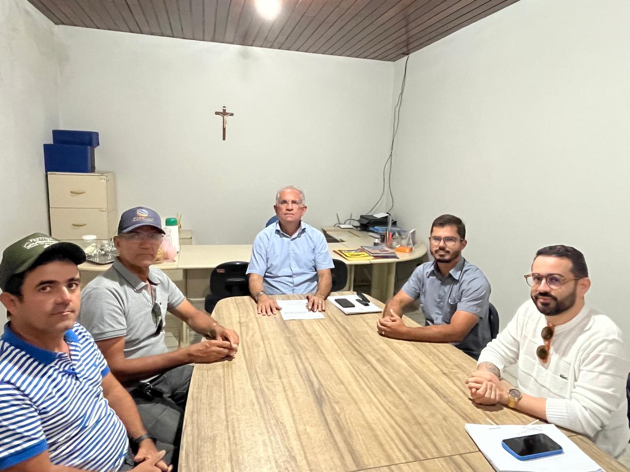 Prefeito Vital Costa assina contrato no valor de R$ 480 mil para pavimentação de várias ruas  na cidade e zona rural de Araruna