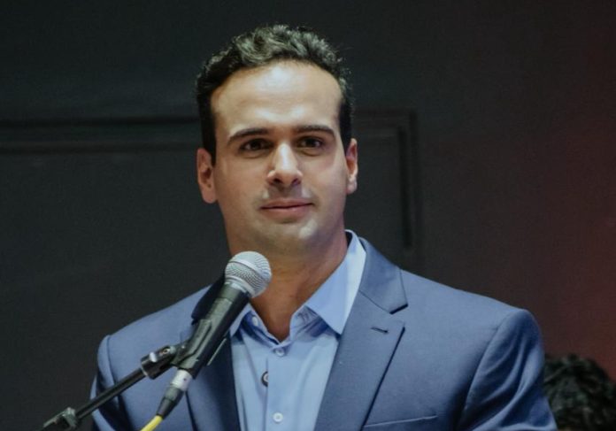 DataTrends: Lucas Ribeiro amplia vantagem e já coloca 7 pontos à frente de Cícero Lucena