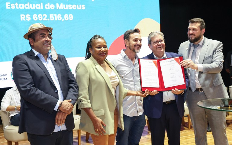 João Azevêdo e ministra Margareth Menezes anunciam R$ 65 milhões para a cultura paraibana