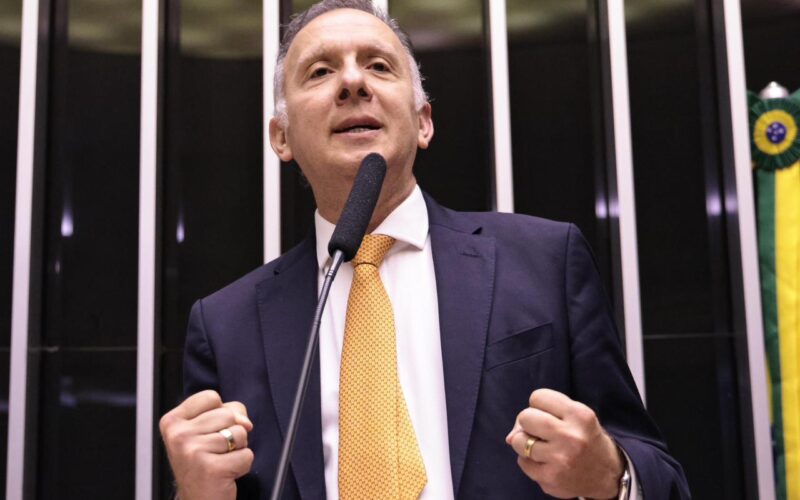 Imprensa nacional volta a apontar Aguinaldo Ribeiro como possível novo líder do governo Lula na Câmara dos Deputados