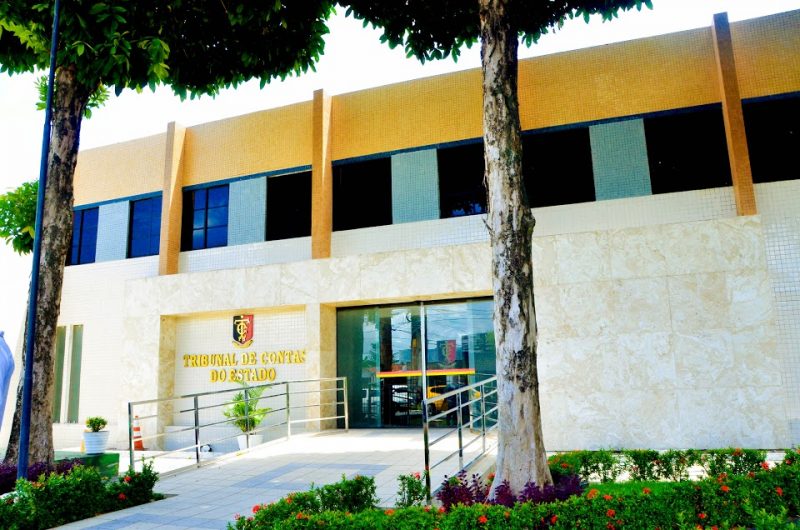 TCE determina bloqueio das contas bancárias de 12 prefeituras e 5 câmaras