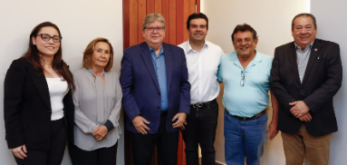 Prefeita de Belém deixa oposição e adere ao grupo de João Azevêdo após articulação de Eduardo Carneiro