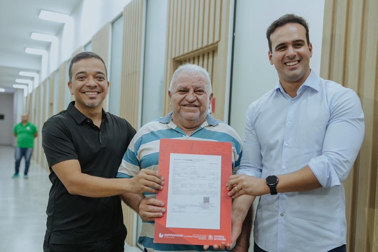 Lucas Ribeiro assina contratos do Empreender PB e faz balanço do programa em Campina Grande
